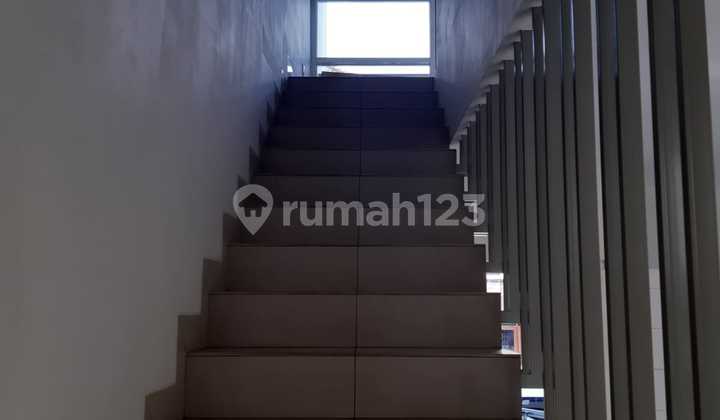 Rumah Murah Minimalis SHM Nyaman 2 Lantai di Taman Holis Indah 1 2