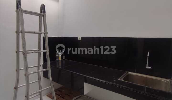 Comfortable Ready-to-Occupy House with Well-Maintained SHM in Taman Kopo Indah 3 2