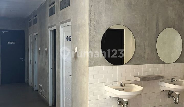 Good Commercial Space 400 m2 SHM Strategic Location Jl. Naripan, Bandung