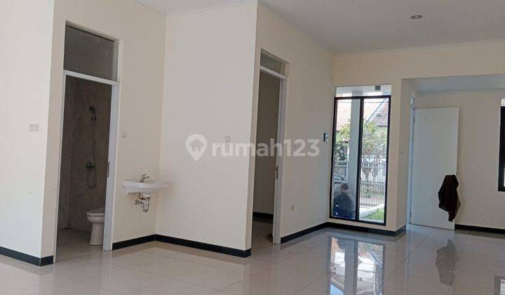 Dijual Rumah Minimalis Modern Ditaman Holis Indah 1 Siap Huni  2