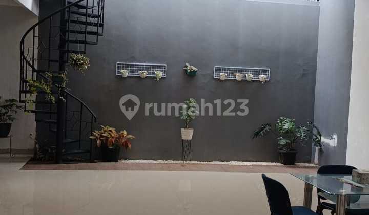 Dijual Rumah di Taman Holis Indah 1 Kondisi Bagus