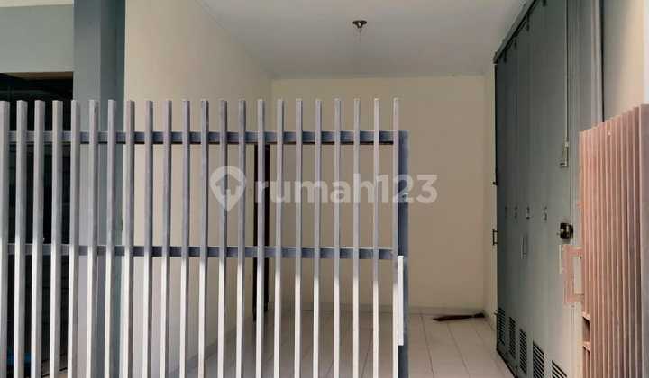 Dijual rumah 2 lantai kondisi bagus di Babakan Jeruk Dijual rumah 2 lantai kondisi bagus di Babakan Jeruk