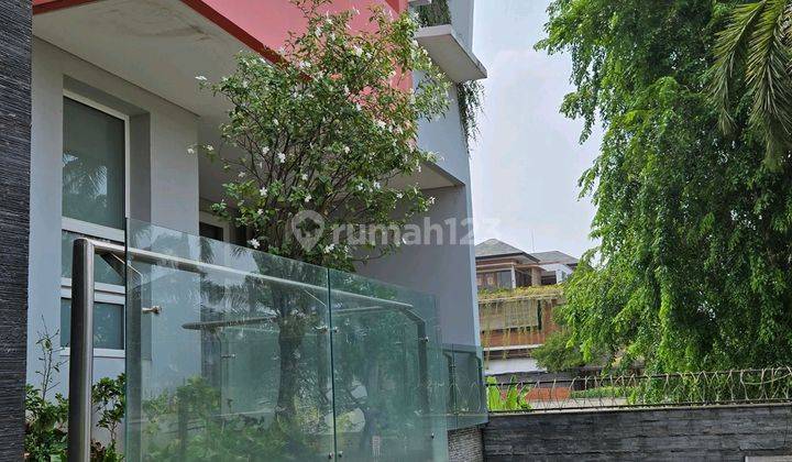 Rumah 3 Lantai Di Jalan Boulevard Dekat Bandara 2