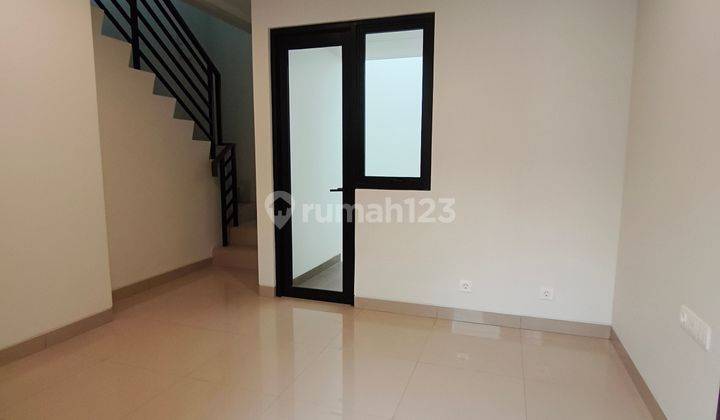 Disewakan Rumah Baru 2 Lantai Sumarecon Crown Gading Cluster Rigea Rumah Bagus di Bekasi SHM 2