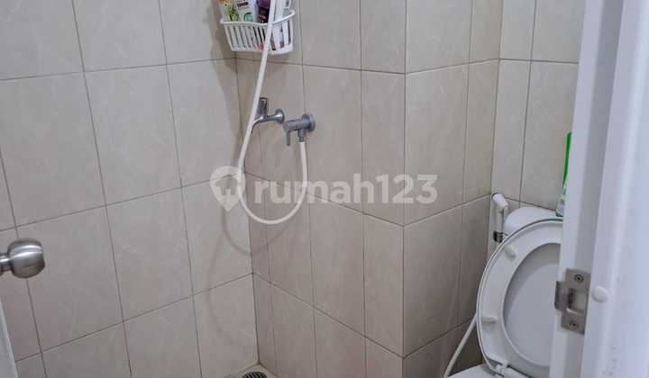 For sale, fully furnished studio apartment in Springlake Sumarecon Bekasi.