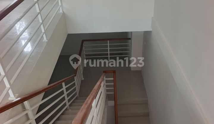 Warehouse and office for rent in the Bizpark Pulo Gadung area. Warehouse and office for rent in the Bizpark Pulo Gadung area.