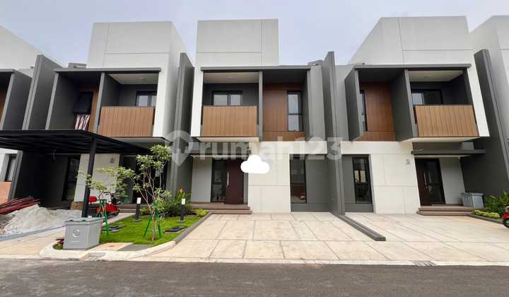 Dijual cepat Rumah 2 lantai di Summarecon Crown Gading Kota Harapan Indah Bekasi