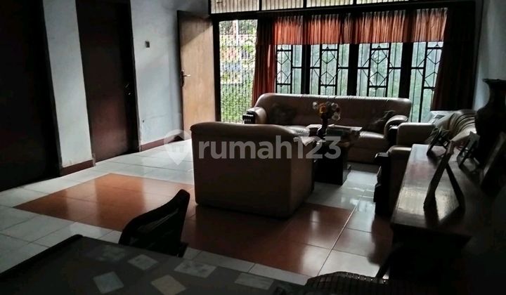 2-Storey House in the City Center 2-Storey House in the City Center