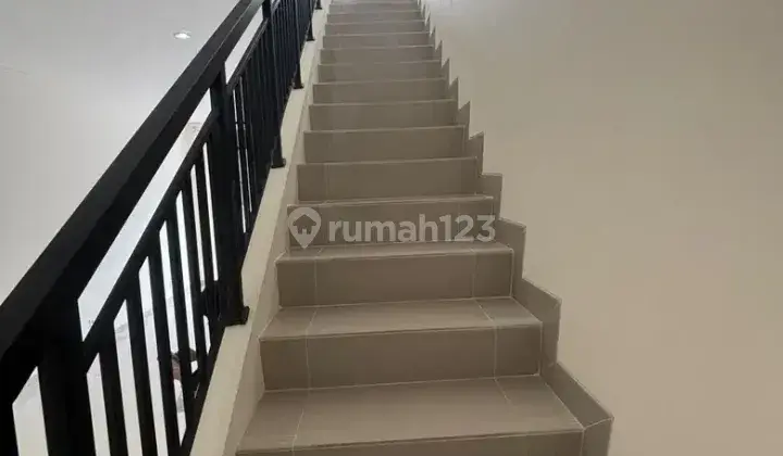 Di Sewakan Termurah Untuk Jangka Waktu Panjang 1 Unit Ruko 3 Lantai Baru Brand New Hampton Promenade Gading Serpong