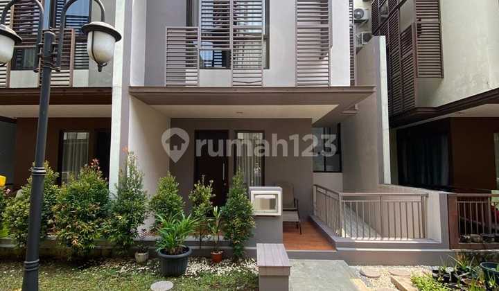 Beautiful House Strategic Location Beautiful House Strategic Location