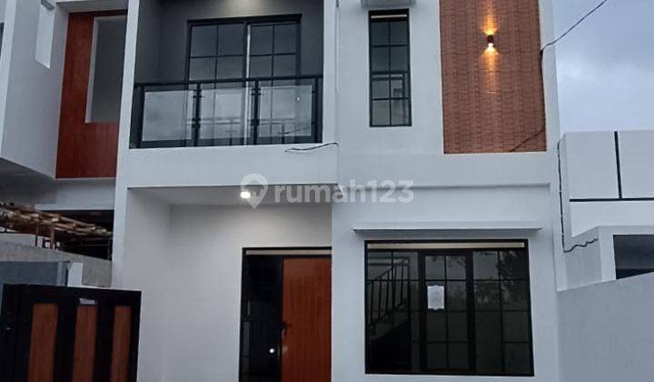 Rumah 2 Lantai Dijual Lokasi Strategis Dekat Pusat Kota 1