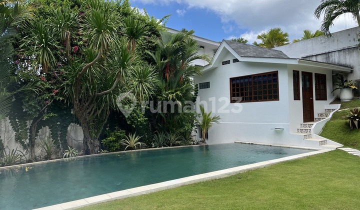  LEASEHOLD – MODERN TROPICAL FAMILY HOME IN BUMBAK DAUH, KEROBOKAN