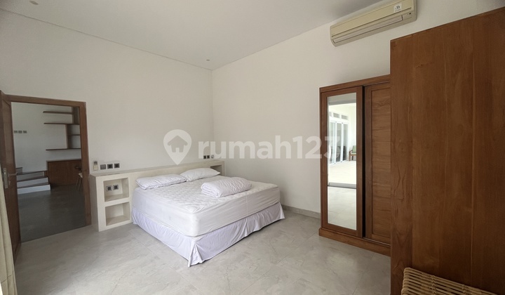 LEASEHOLD – MODERN TROPICAL FAMILY HOME IN BUMBAK DAUH, KEROBOKAN