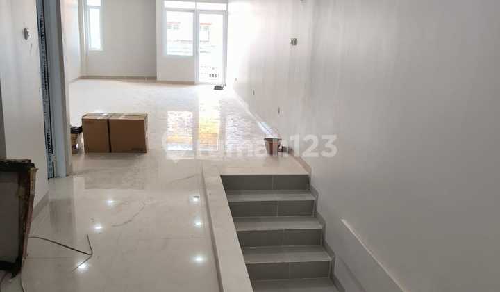 Newly Built Shop House for Rent, Ready to Use, Strategic Location in Tasik City Center 2