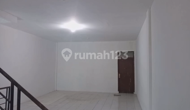 Leased 3-Storey Shop House, Hz Mustofa Bagus 2