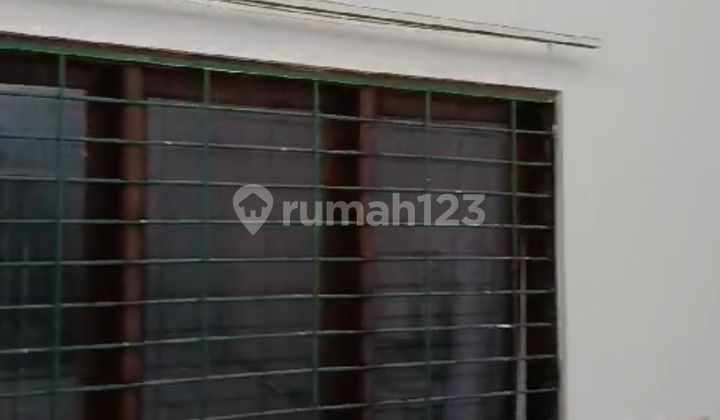 Shop House Rental on Main Road in Housing Complex Near Largest Mall in Tasik 2