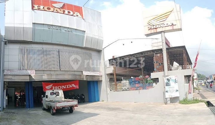 2-Storey Shop House Ex Showroom in Ciawi City Center Suitable for Business 2