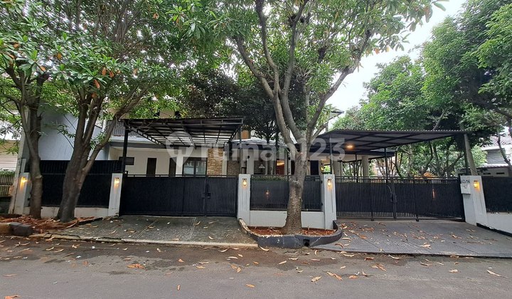 Rumah Modern Klasik Hook 2 Lantai Dengan Taman di Lebak Bulus