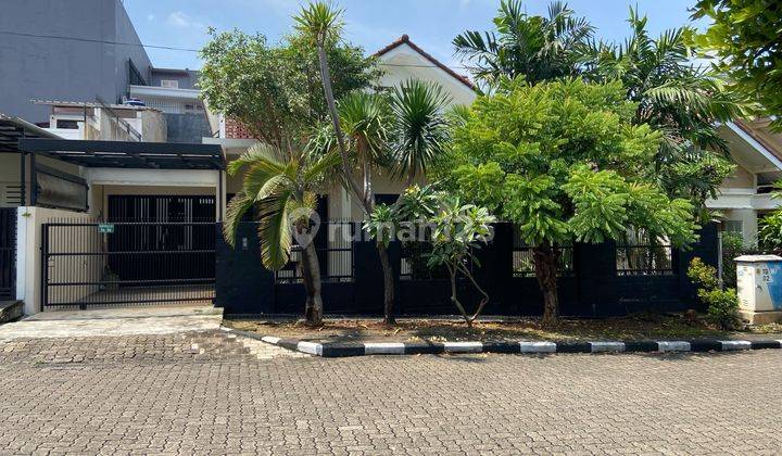 Rumah Modern Minimalist Dengan Mezzanine Dan Rooftop Di Komplek Villa Cinere Mas 1