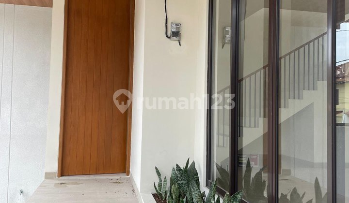 Rumah Hook Modern Minimalist 2 Lantai Di Komplek Cinereelit 2
