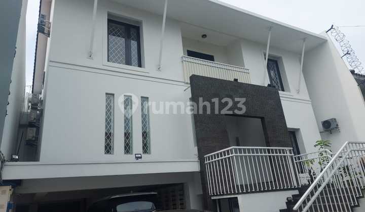 Disewakan Rumah Rapi ,bersih dan siap huni Dekat Senopati Jakarta Selatan 1