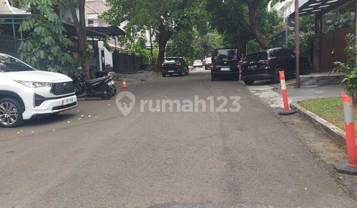 Disewakan Rumah Rapi ,bersih dan siap huni Dekat Senopati Jakarta Selatan 2