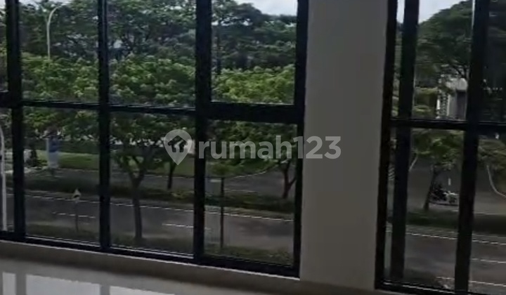 New 3-Story Shophouse in Strategic Area, Ready to Use New 3-Story Shophouse in Strategic Area, Ready to Use