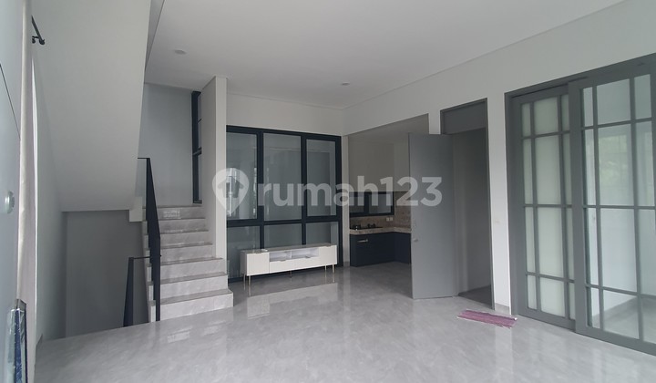 3-Storey House in Greenwhich Bsd, Bordering with Bsd. Cheap 2