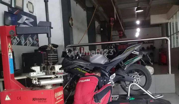 Dijual  Tanah dan Bagunan Ex Showroom di Bogor