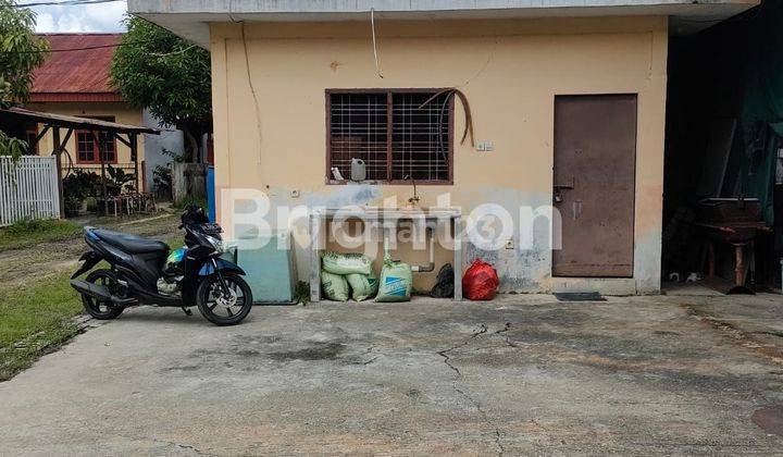 RUMAH DENGAN HALAMAN LUAS, Jln Permata 1 , kec Payung Sekaki 2