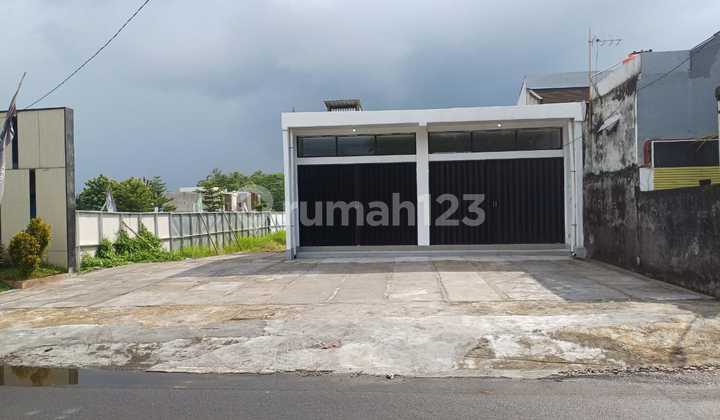 Strategically Located Shop House in Sendangadi, Mlati, Sleman. Strategically Located Shop House in Sendangadi, Mlati, Sleman.
