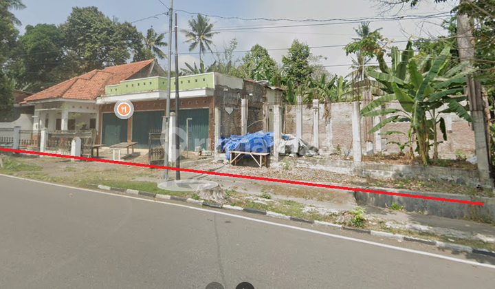 Bonus Land with House and Commercial Space in a Strategic Location Near Sleman Regency Government Office