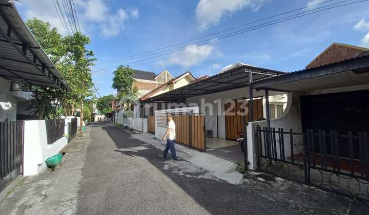 Disewakan Rumah Furnish Lokasi Dalam Perumahan Dekat Kawasan Bisnis - Jalan Kaliurang Depok Sleman 2