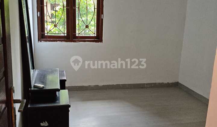 Disewakan Rumah Tinggal 2 Lantai Lokasi Strategis Dekat Kampus Ugm - Depok Sleman