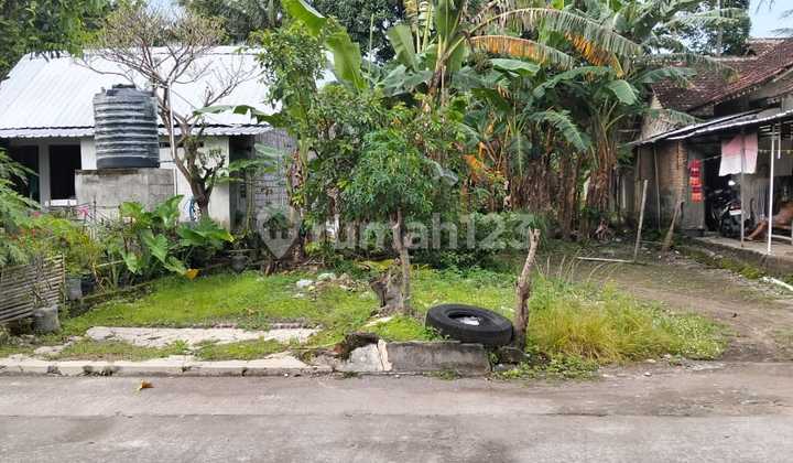 Wide Plot of Land 975 Square Meters, Strategic Location in Piyungan, Bantul