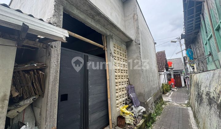 Bonus Land with Building in Strategic Location on Jalan Hos Cokroaminoto - Yogyakarta