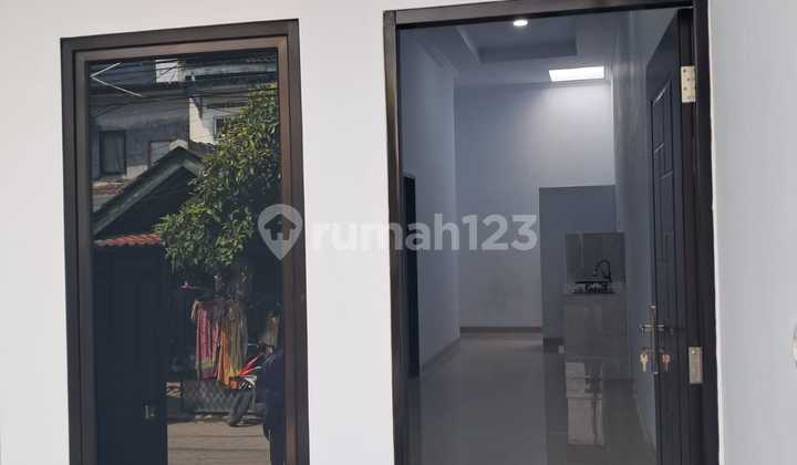 Rumah Baru Bagus Hadap Selatan Terenovasi Cipondoh, Tangerang 2