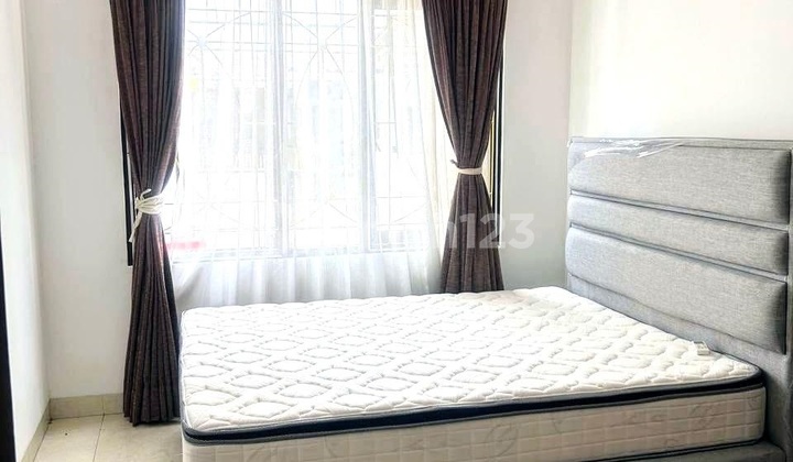 Rumah Siap PAKAI di Raffles Hills Cibubur 2 Lantai 3 KT bs NEGO
