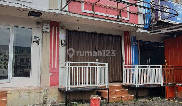 Ruko 2 Lantai Bagus Semi Furnished di Kota Wisata Cibubur
Ruko Sentra Eropa SEH/12, Cibubur 1