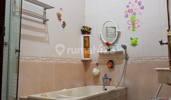 For Sale Quickly Nice 2-story House in Taman Laguna Cibubur Land Area 218 2