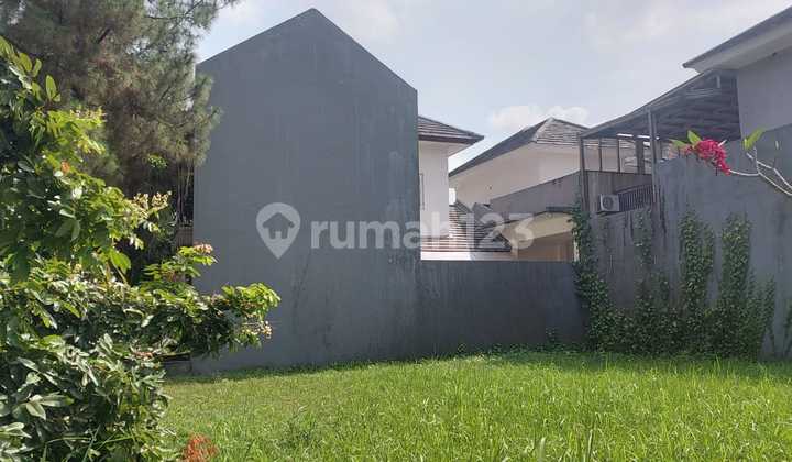 For Sale Cheap 2-Story House 235 m² Land in Kota Wisata 2