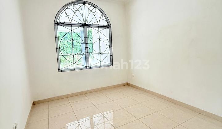 Rumah Bagus Terenovasi 2 Lantai Lt 160 Kota Wisata 2