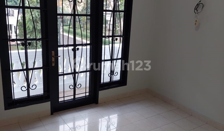 Rumah Sewa Bagus 2 Lantai Lt 136 Di Kota Wisata 2