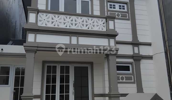 For Rent: 2-Story Unfurnished House with 128 m² Land Area in Kota Wisata.