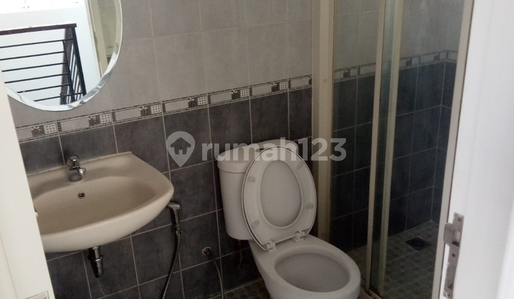 For Rent Luxury House Ready to Occupy 2 Floors Land Area 220 in Kota Wisata