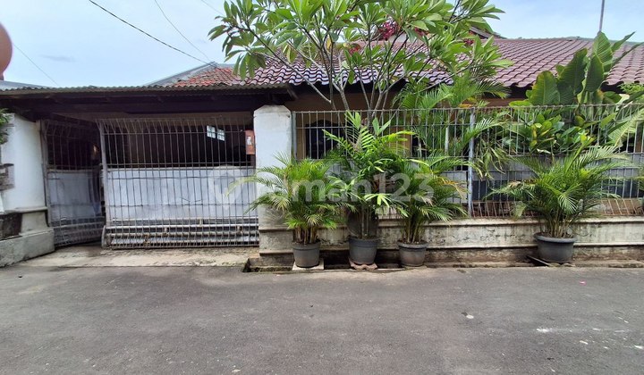 Affordable 1.5-Story House in a Strategic Location within Pondok Gede Complex 2