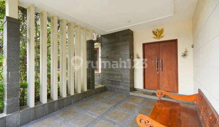 tampak depan rumah hook classic modern grand