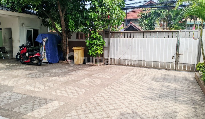 For Sale Spacious Office House & Strategic Mess in Pasar Minggu, South Jakarta For Sale Spacious Office House & Strategic Mess in Pasar Minggu, South Jakarta