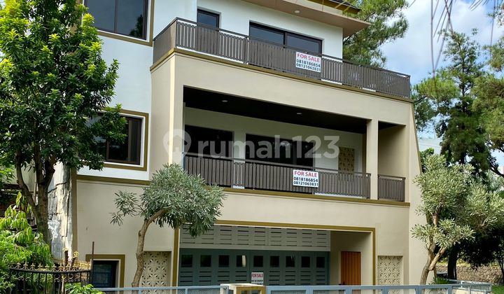 Rumah di Giri Loka, Dekat Aeon, Ada Taman