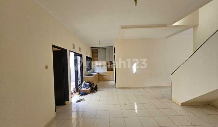 Dijual Rumah 2 Lantai Lokasi Mertanadi Dekat Seminyak/gusto Gulato/nuri's/warung Made/lavavela  1